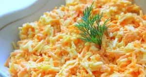 Морковный салатик с сыром и яйцами