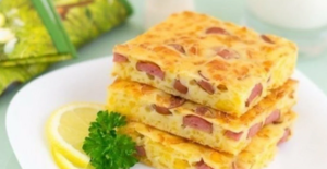 "Конопатый" пирог на скорую руку с сосисками и сыром - обалденная вкуснятина!