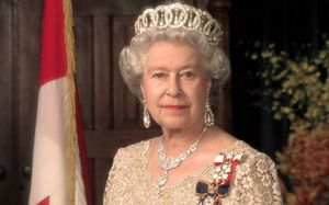 А вы знали? Королева Англии носит ворованную корону. Украденную у русских…