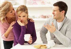 Проблемы молодых семей: необходимо ли рассказывать маме о конфликтах с мужем