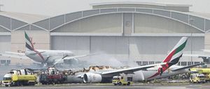 Boeing 777 компании Emirates сгорел в Дубае