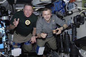 Российские космонавты собираются делать «кефир» на МКС