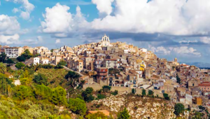 Прямо сейчас на Сицилии можно один из 100 домов всего за 1 евро
