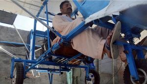 Пакистанец реализовал детскую мечту — полетел на самодельном самолете