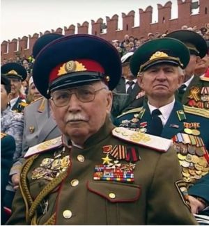 Интересно, что бы Сталин сделал с ряжеными под ветеранов клоунами?