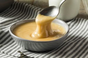 Десерт «Взбитый мёд»: через 10 минут вы увидите волшебство, мёд превратится в крем!
