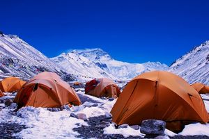 Эверест покрыт замороженными… В общем, там нет туалета
