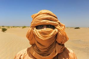 У туарегов мужчины носят платки, закрывающие лицо, а не женщины