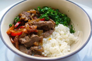 Мясо с овощами на азиатский мотив: Все уже готово, пока варится рис