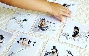 Папа из Японии органично вписывает своих детей в иллюстрации