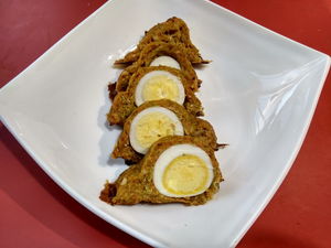 Новенькая закуска из кабачка «Рулет с яйцом»