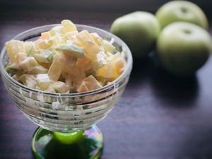 Настоящий клад для диеты «Салат с сельдереем и фруктами»