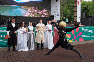 Апсны - фестиваль Абхазии. Много танцев и свадьба.