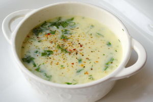 Сытный суп из риса, лука и молока с яйцом: Чулумбур апур?