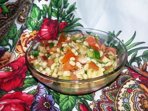 Пикантный салат «Перлоле» — блюдо, соединившее в себе свежесть овощей и сытность крупы