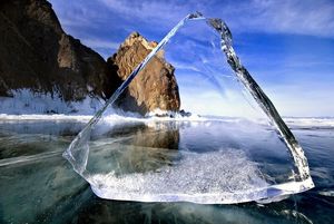 Причины прозрачности льда и стекла