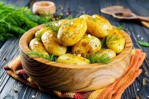 Как можно оригинально приготовить молодую картошку?