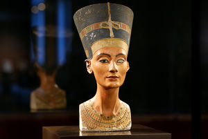 Любимая женщина фюрера Ее почитали фараоны, ею восхищался Гитлер: жизнь и смерть царицы Нефертити