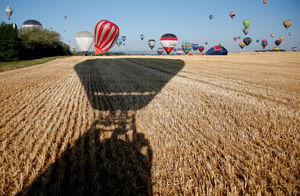 Сотни воздушных шаров над Францией