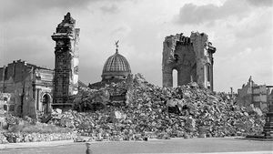 Бомбардировка Дрездена: преступление или военная необходимость