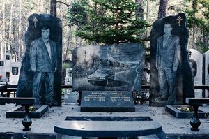 Бандитское кладбище: пафосные памятники криминальных авторитетов лихих 90-х