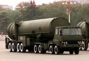 Китайские ракеты у границы России: на кого они направлены