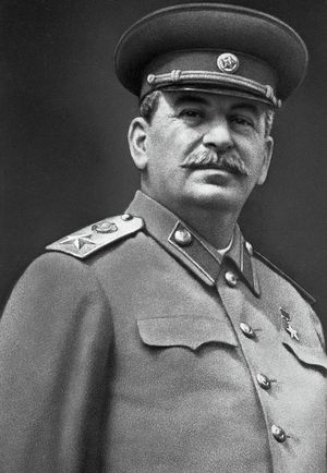 Вклад Сталина - Командира "Бессмертного полка" в Победу Народа велик и неоспорим.