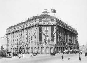 Почему Гитлер запретил бомбить ленинградскую гостиницу "Астория"