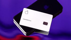 Титановая Apple Card легко царапается