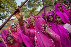 «Розовая банда» в Индии: женская группировка, которая борется за справедливость﻿
