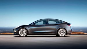 Владельцы Tesla не могли открыть свои авто