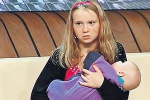 Дети рожают детей: почему в России становятся мамами в 14 и 15 лет