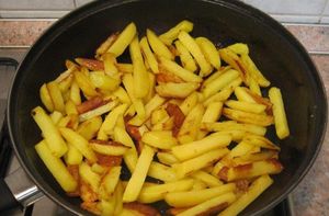 Способ приготовления вкусной жареной картошки, которая не разваливается на сковороде