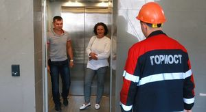 Кнопка помощи: как спасают застрявших в городских лифтах