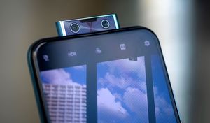 Vivo представила смартфон V17 Pro с двойной выдвижной камерой