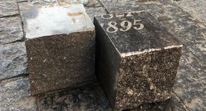 Надгробия под ногами: как бульвары Праги вымостили камнями с еврейских кладбищ