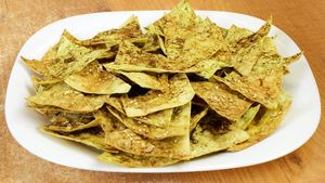 Домашние чипсы из лаваша - видео рецепт