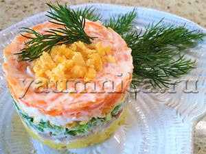 Простой слоеный салат с рыбой – пошаговый фото рецепт