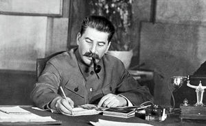 Зачем Сталин подавал в отставку с поста руководителя СССР