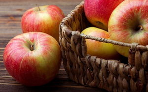 Бурые пятна на яблоках, как предотвратить заражение плодов при хранении