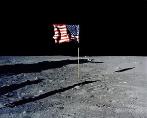 Можно ли разглядеть американский флаг на Луне в телескоп?