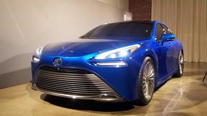 Toyota Mirai 2020 – обновился водородный седан Тойота Мирай