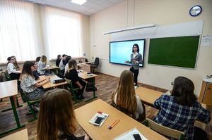 Названа средняя заработная плата столичных учителей - 115-117 тысяч рублей