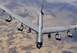 Экстремальный разворот необъятного Б-52 в воздухе на виде