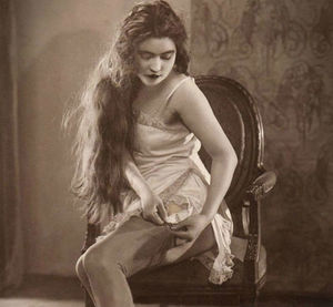 Самые красивые девушки мира на открытках 1900-х годов