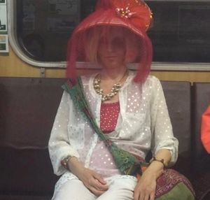 Странные и необычные пассажиры в метро (29 фото)