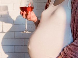 Беременная курит, беременная пьёт