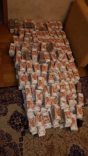 У Егора Панова, начальника отдела кадров ГУ МВД "Петровка 38", изъяли две тонны денег