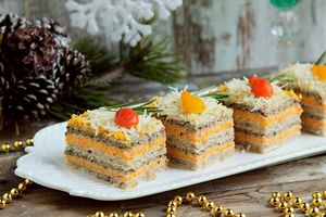 Новогодние рецепты, меню новогоднего стола: вкуснейшие селедочные тортики