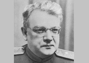 За что Хрущёв лишил звания контрразведчика, который спас Сталина